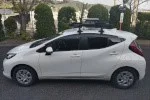 アンテナを搭載した車両の写真