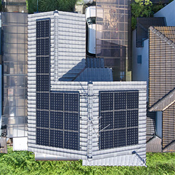 屋根スペースを最大限に活かして設置！