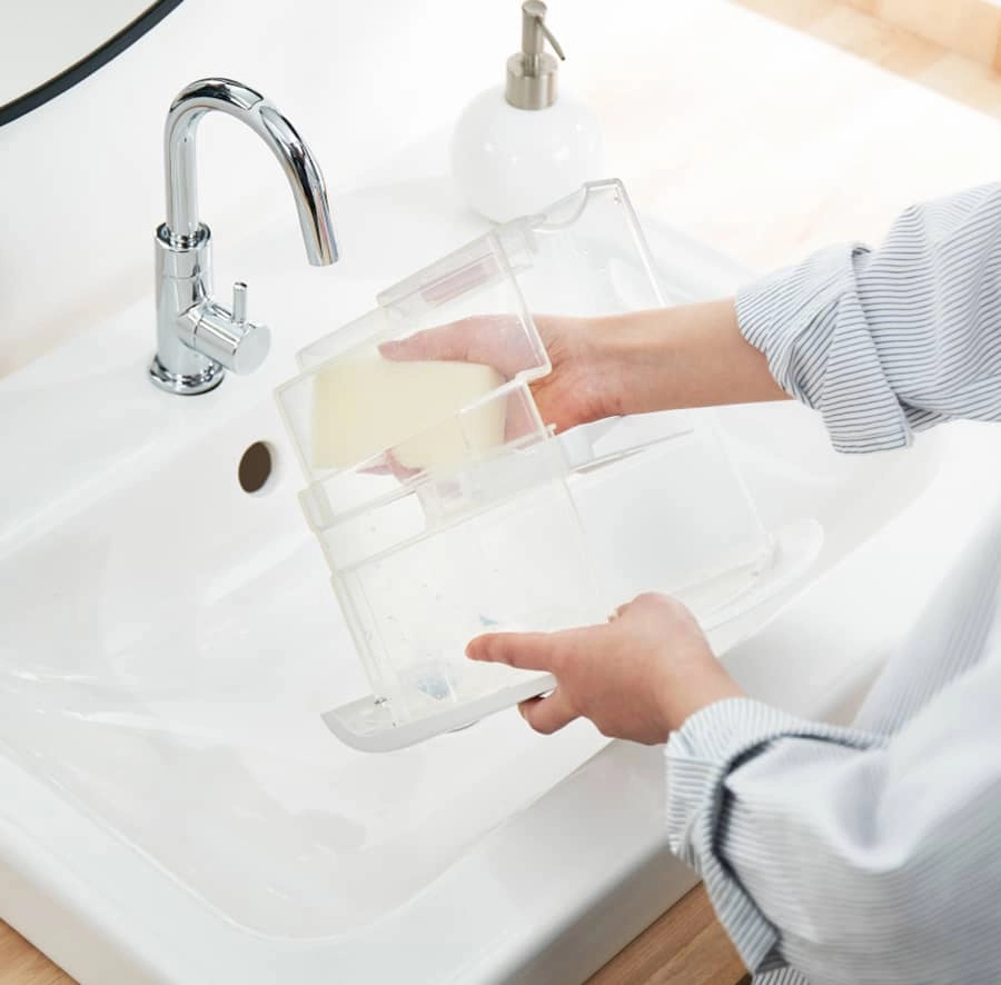排水タンクは凹凸が少なく洗いやすいことを示す画像。