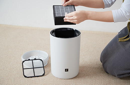 集じん・脱臭一体型フィルターを取り出す